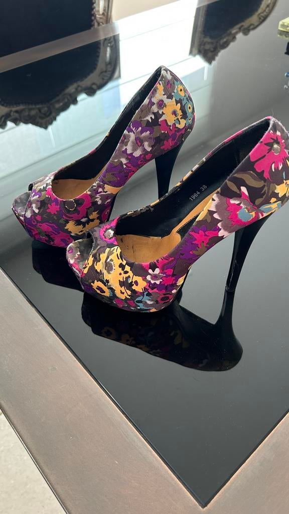 Hoge hakken 6€, Pumps, Overige kleuren, Ophalen of Verzenden, Gedragen
