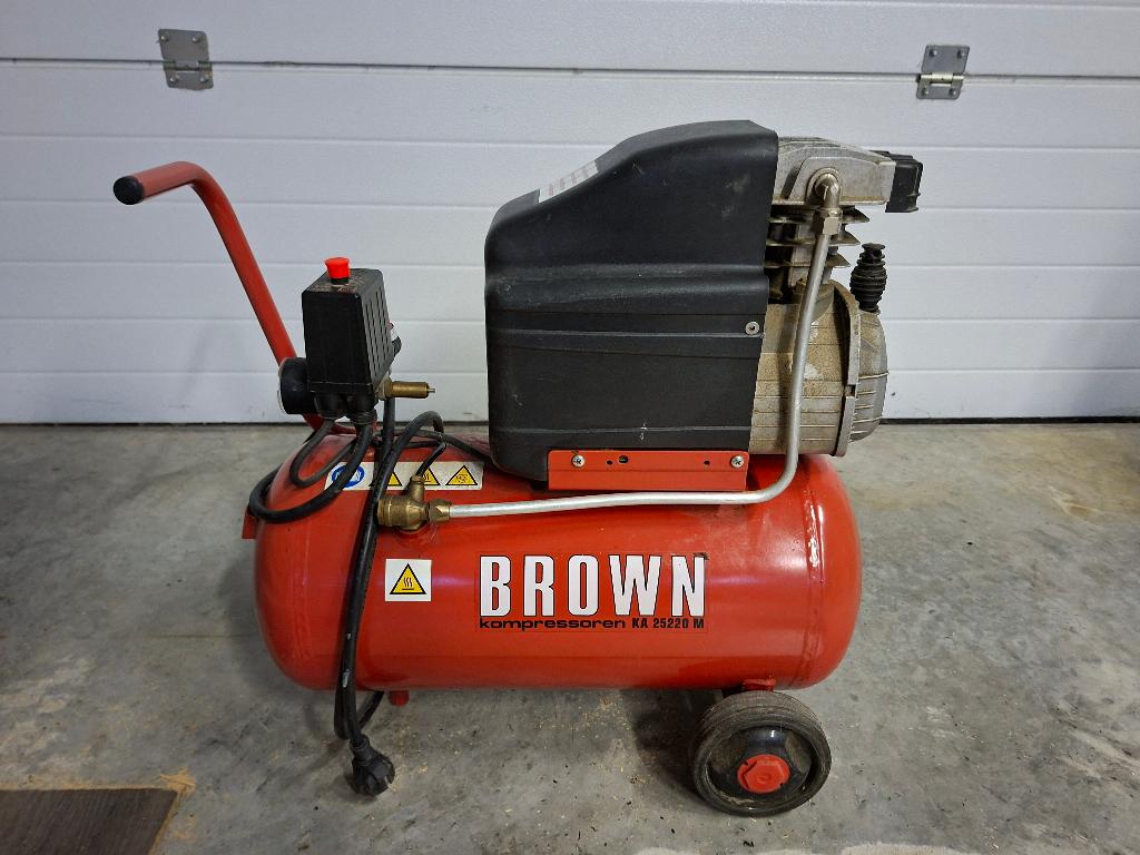 Brown compressor 25L 8Bar, Doe-het-zelf en Bouw, Compressors, Ophalen, 6 tot 10 bar, Zo goed als nieuw, 25 tot 100 liter