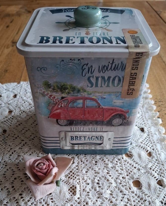 Frans blik, Bretagne, maritiem, rode Citroën 2 CV , eend, Ophalen of Verzenden, Gebruikt, Koek(jes), Overige merken