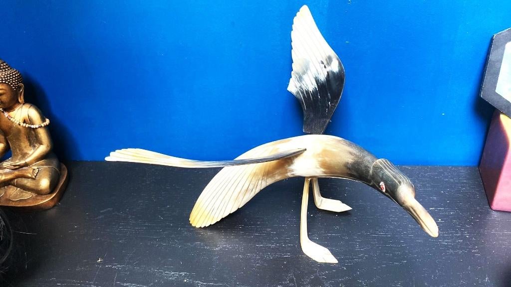 Ancienne mouette sculpté dans une corne, Enlèvement ou Envoi