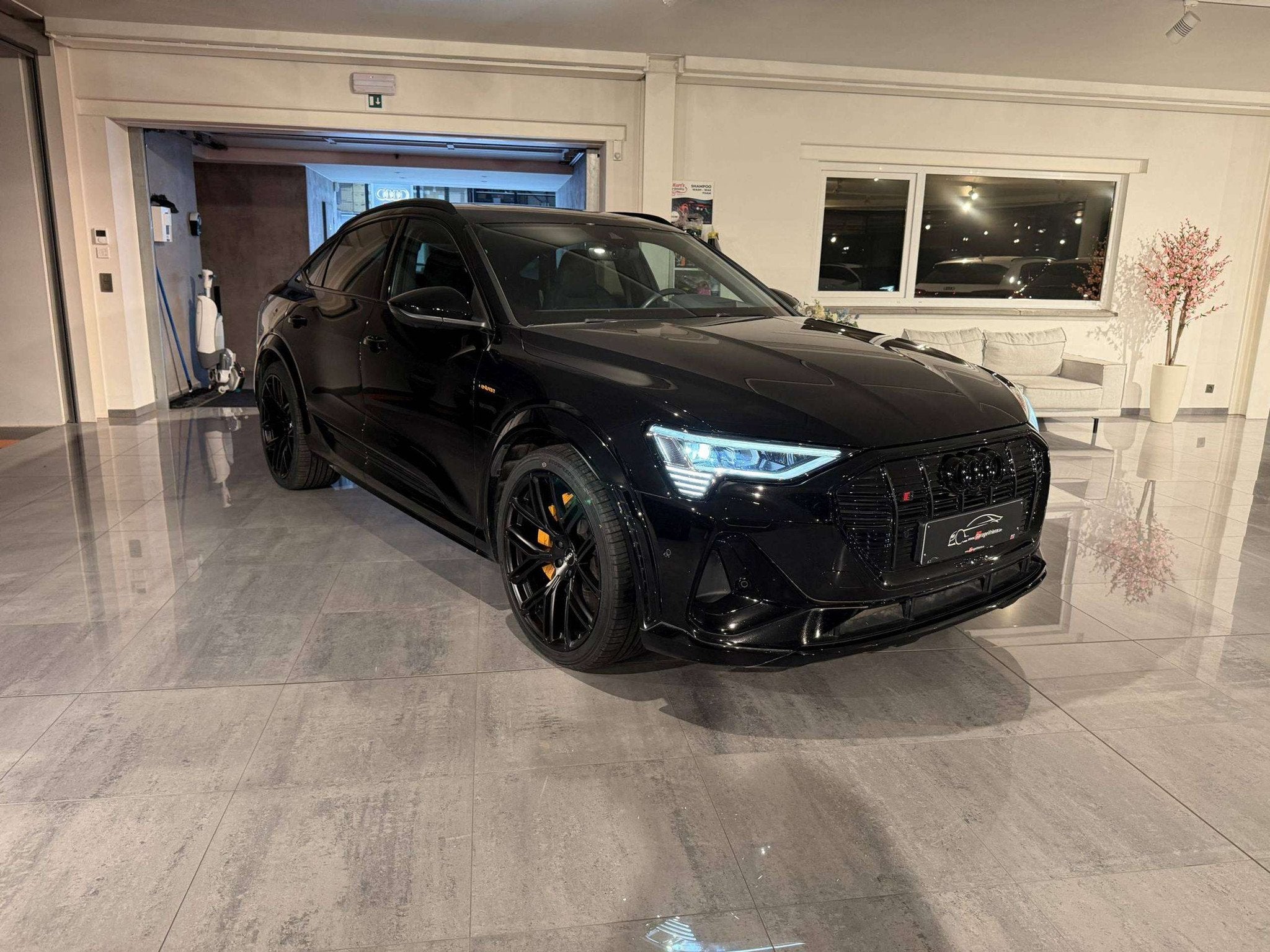 Audi SQ8 e-tron SPORTBACK 503PK QUATTRO * NACHTZICHT * CAMER, Auto's, Audi, Automaat, Gebruikt, Zwart, Elektrisch