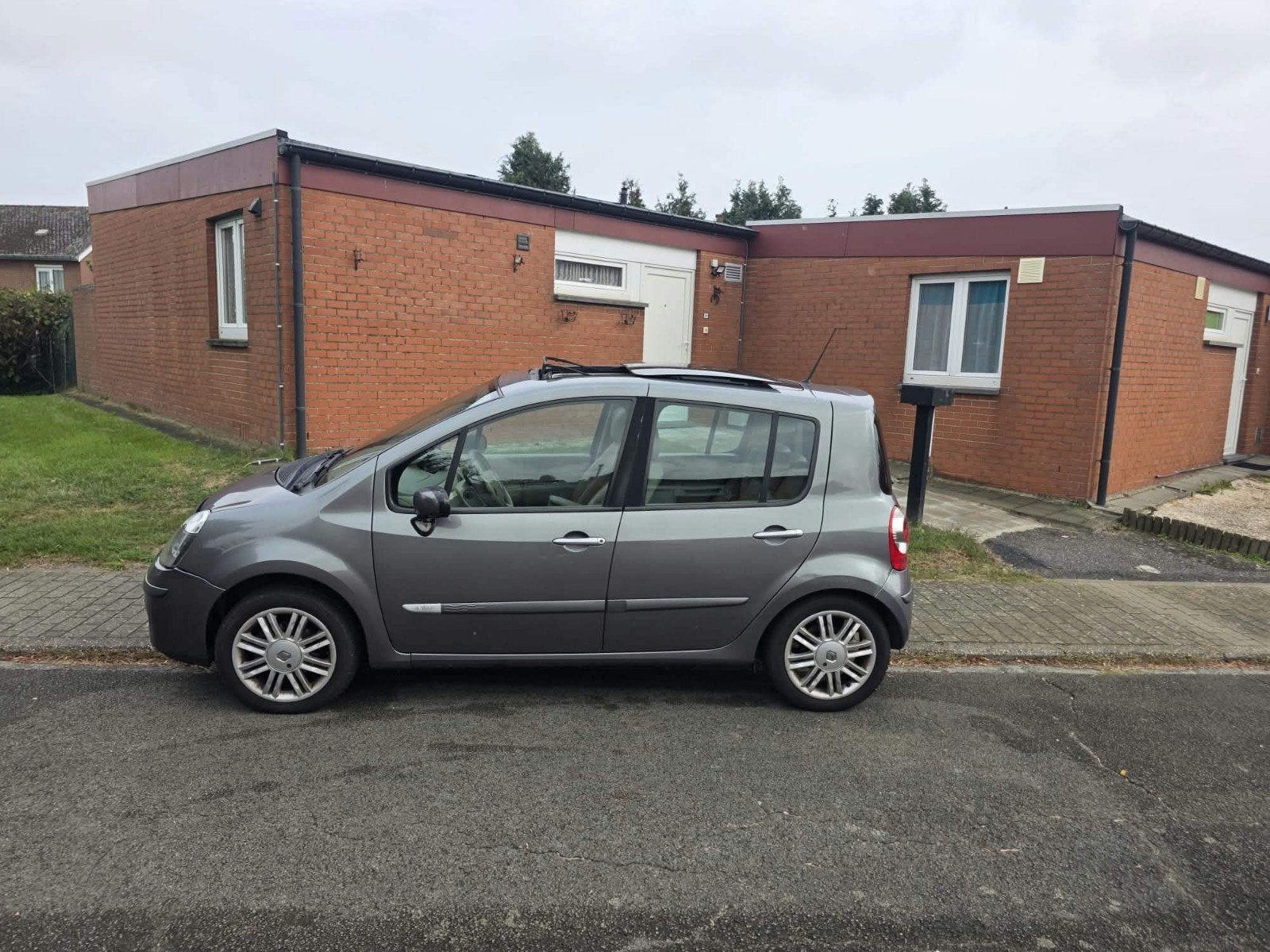 Renault Modus 1.6 essence boîte automatique  48.000 km réels, Autos, Cuir, Beige, Beige, 5 portes