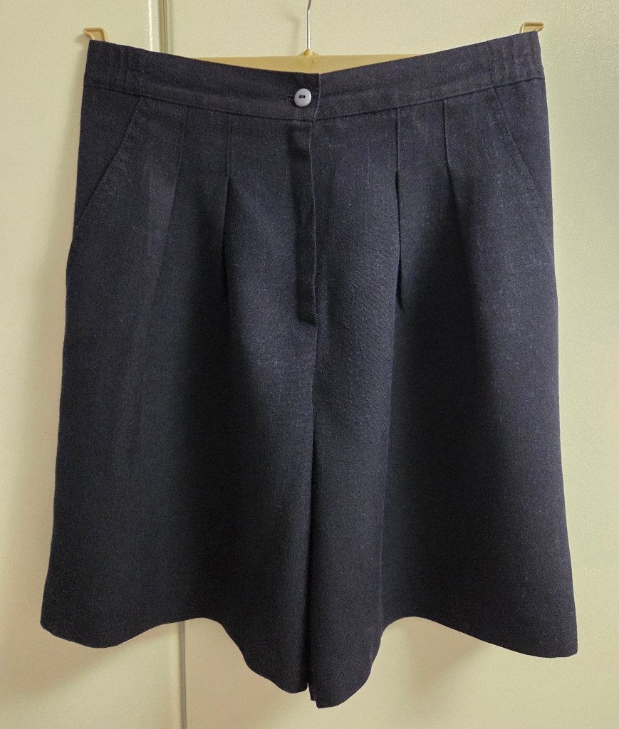 Donkerblauw bermuda met brede pijp, S, Vêtements | Femmes, Culottes & Pantalons, Enlèvement ou Envoi, Comme neuf