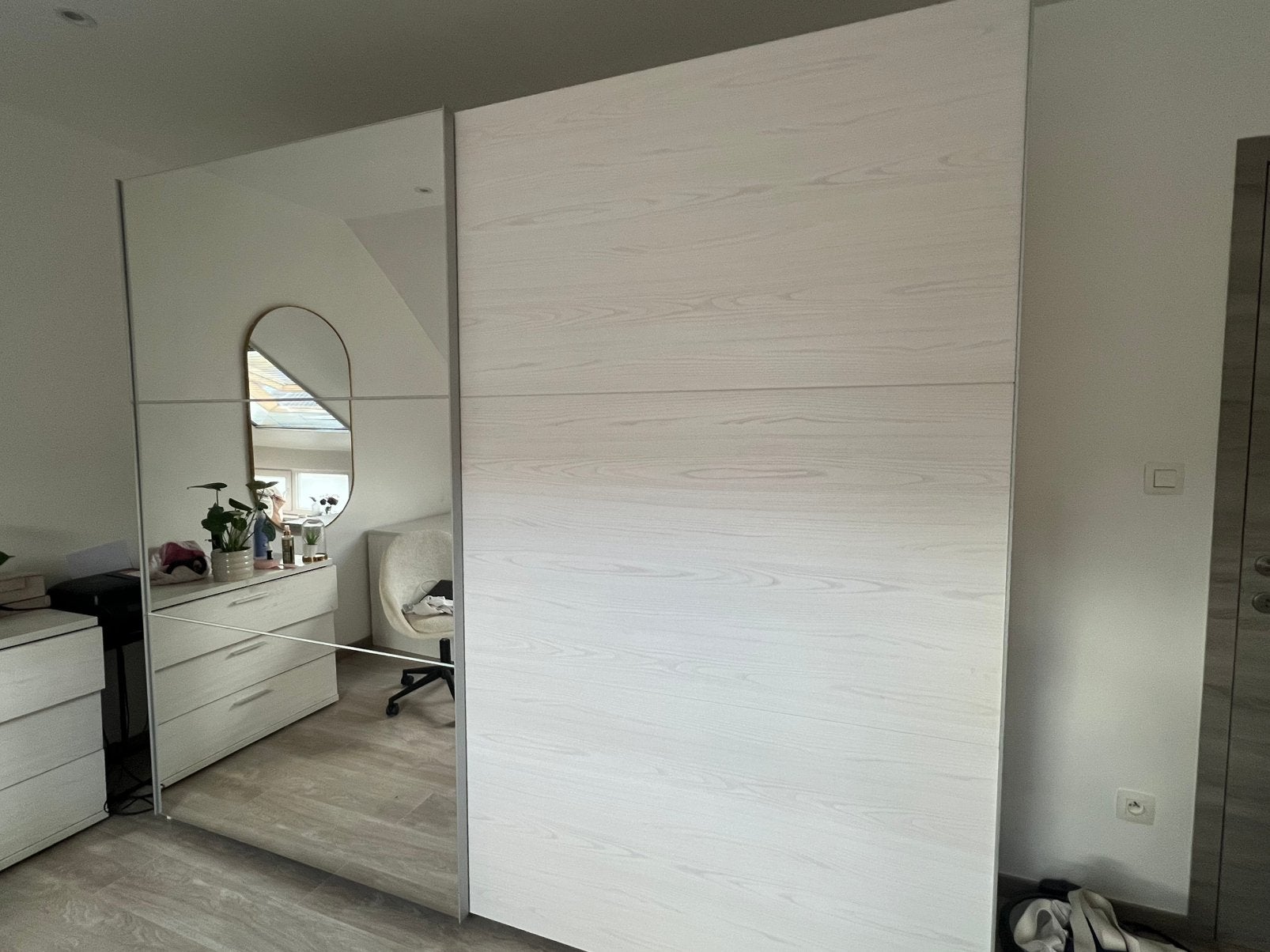 Armoire à vendre - bon état, Enlèvement, Porte coulissante, Comme neuf, 200 à 215 cm
