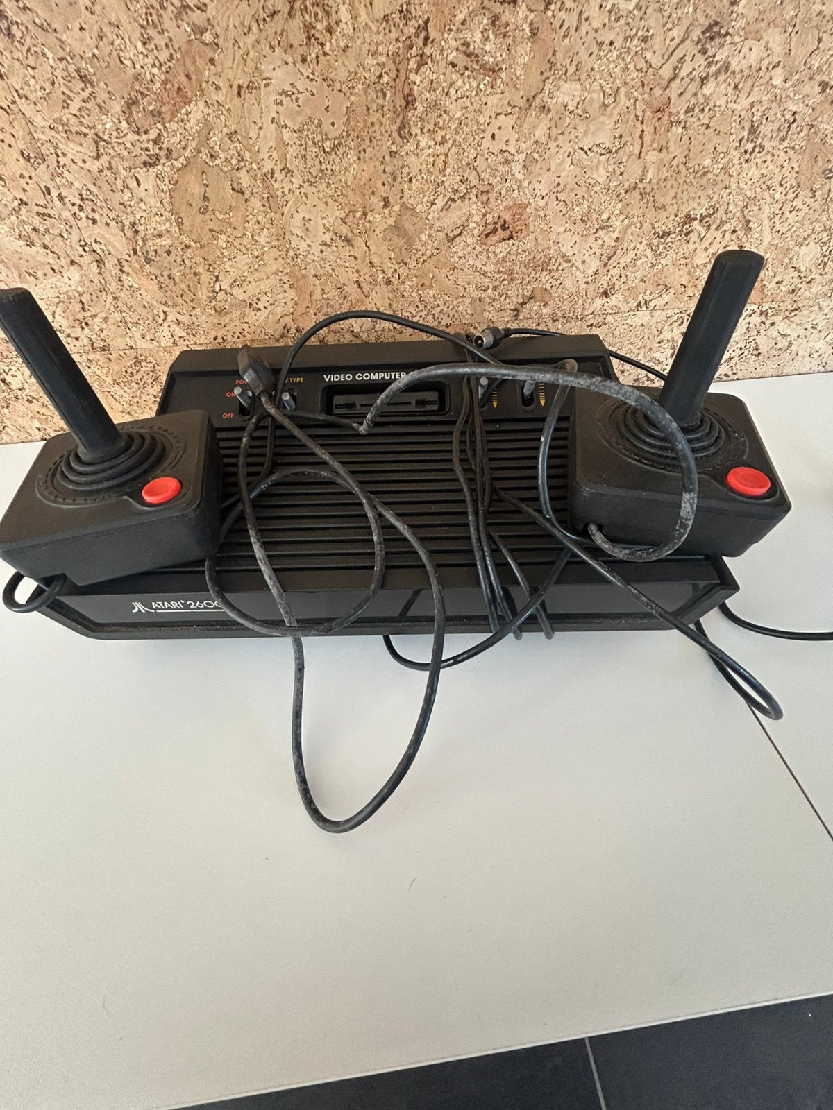Atari 2600 retro spelconsole + 2 joysticks en kabels, Consoles de jeu & Jeux vidéo, Enlèvement, Comme neuf, Atari 2600