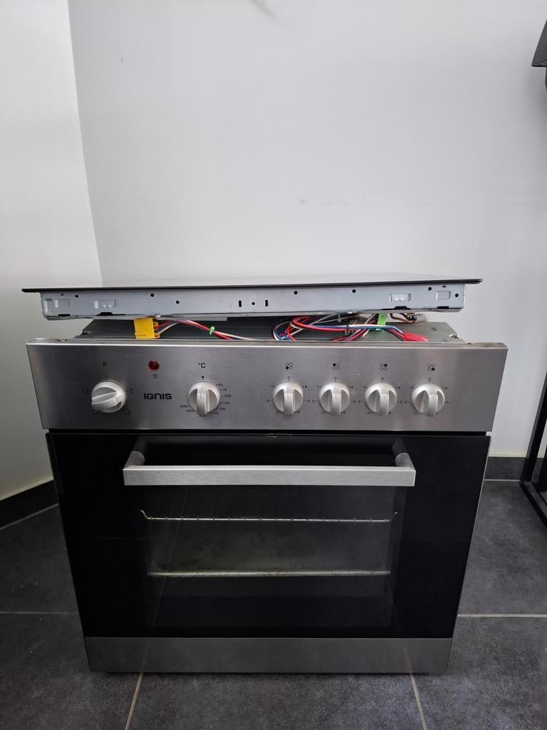 Taques de cuisson et four cuisinière Ignis encastrables, Electroménager, Plaque chauffante, 4 zones de cuisson, Encastré, Enlèvement