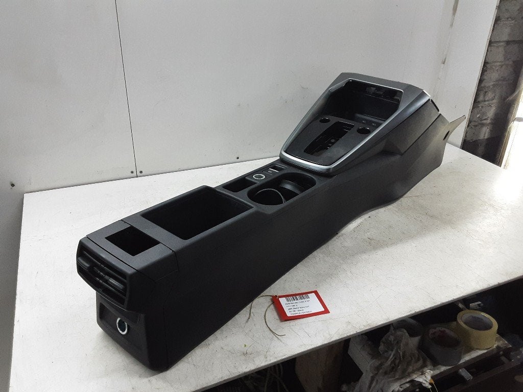 CONSOLE CENTRALE Audi RS 3 Sportback (8YA) (01-2021/-), Mevr. I. Hauben, Audi, Utilisé, Rue de l'Espoir 34 34
4030  GRIVEGNÉE, BE