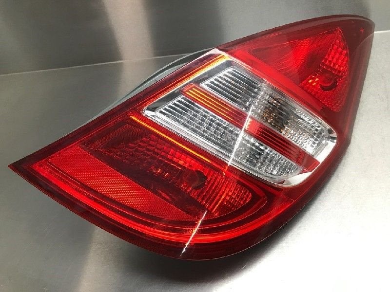 FEU ARRIÈRE DROIT Hyundai i30 (FD) (|924022L010|), Hyundai Motor Deutschland GmbH, Kaiserleipromenade 5
63067  Offenbach am Main, DE