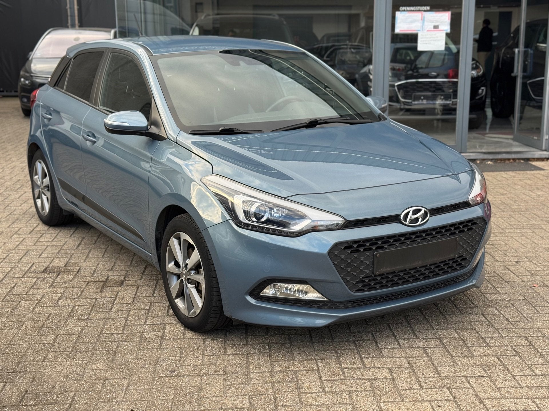 Hyundai // i20 Play, Achat, Euro 6, https://public.car-pass.be/vhr/eb8e7a87-4e3a-4cf9-8794-2cf3a1d12121, Boîte manuelle