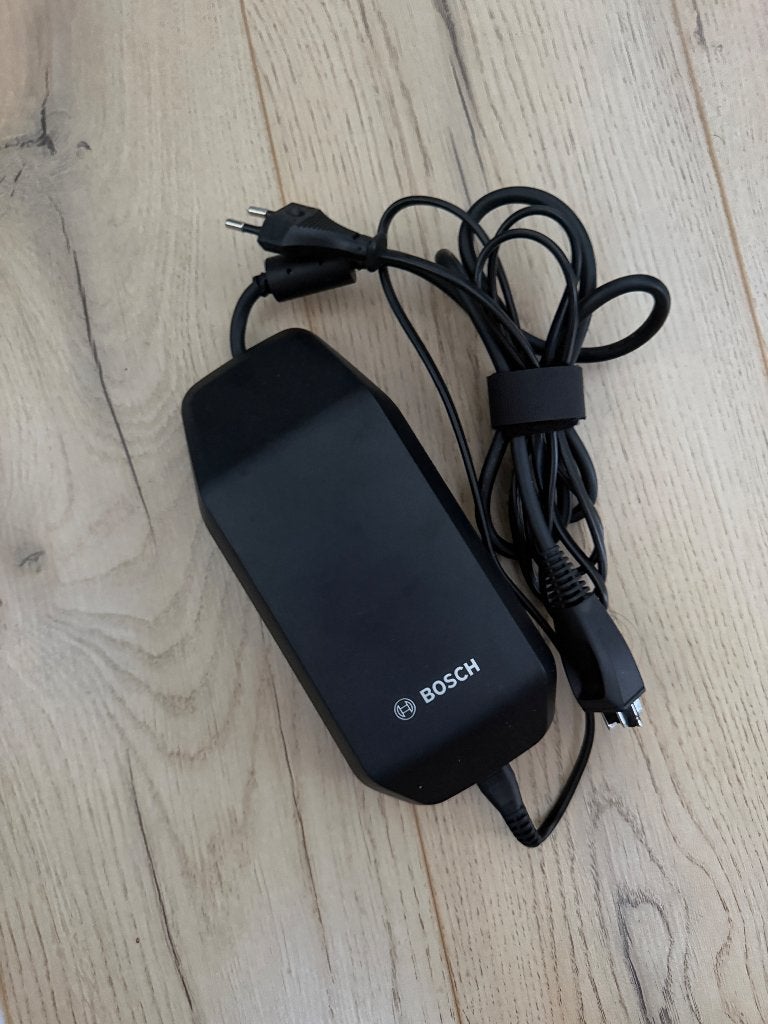 Chargeur bosh 4am utiliser 2 au 3 fois, Ophalen, Nieuw