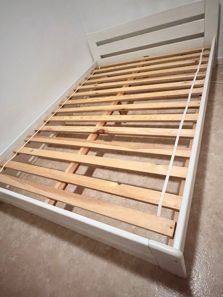 Lit avec sommier 140x200, 140 cm, Enlèvement, Utilisé, 200 cm