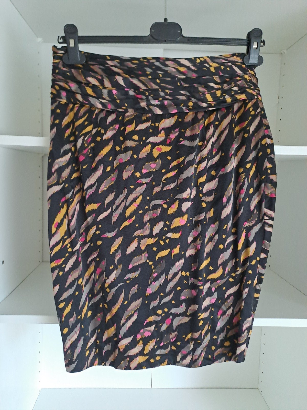 Mt 42 Zwarte kokerrok met gele, roze, grijze vlekken, Kleding | Dames, Zwart, Maat 42/44 (L), Ophalen of Verzenden, Zo goed als nieuw