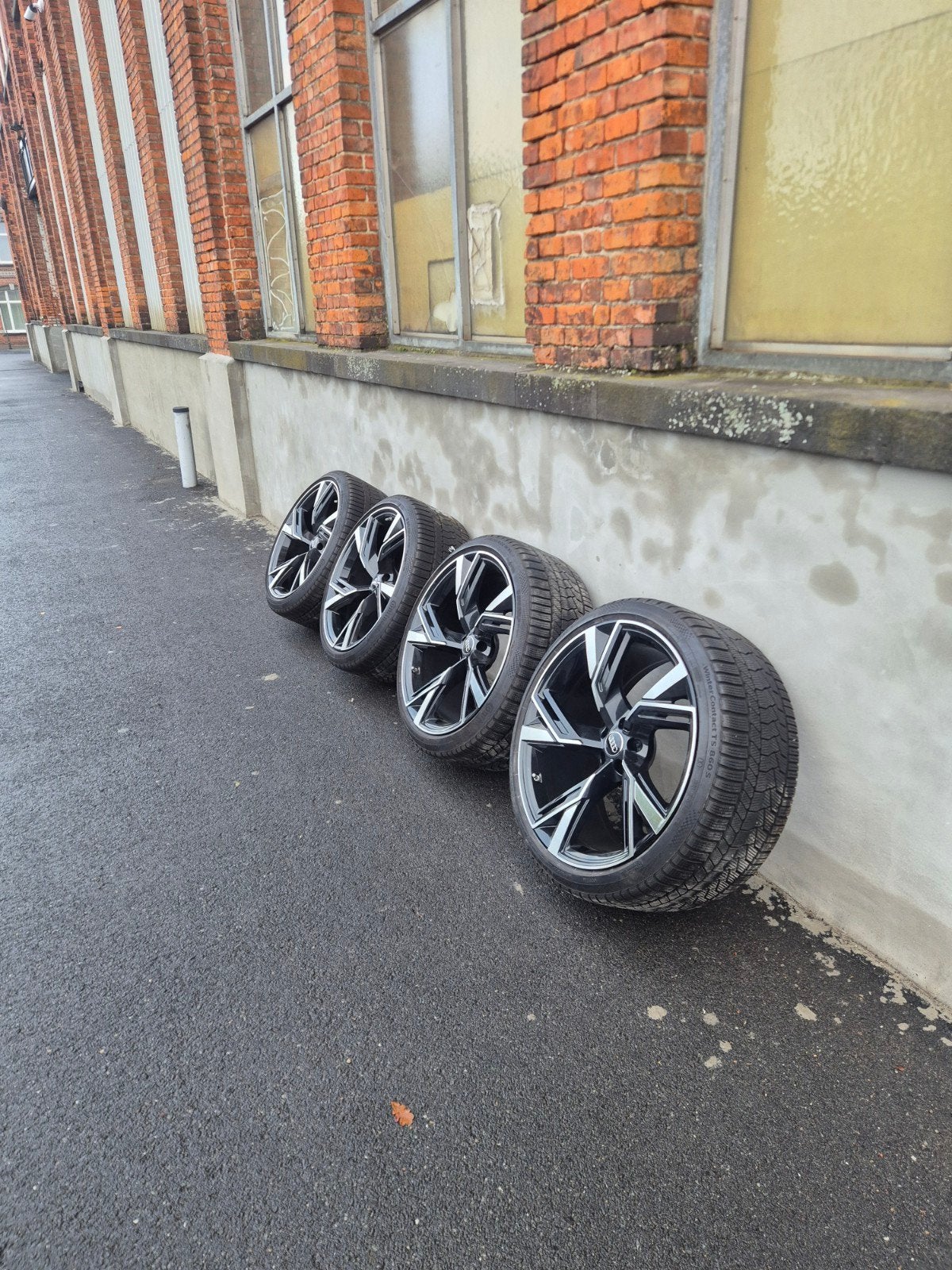Kit hiver Audi 22 pouces d'origine - 285/30 R22 - Excellent, Autos : Pièces & Accessoires, Pneus & Jantes, Pneu(s), Pneus hiver
