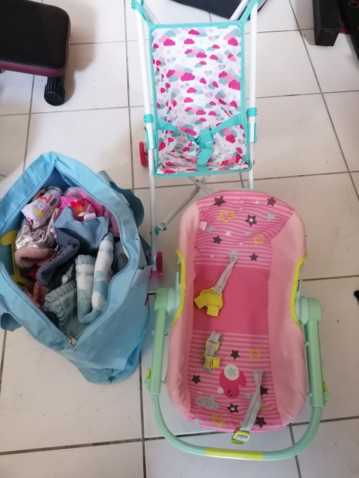 Divers jeux pour fille, Enlèvement