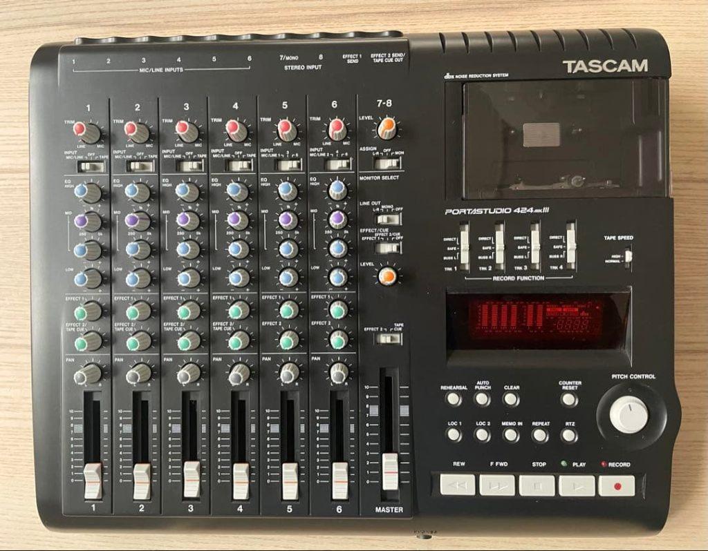 TASCAM PORTASTUDIO 424 MK Ⅲ, Musique & Instruments, Tables de mixage, Comme neuf, 20 canaux ou plus, Enlèvement ou Envoi