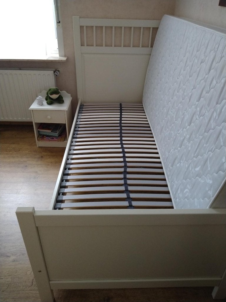 Eenpersoonsbed met nachtkastje, Huis en Inrichting, Slaapkamer | Bedden, Ophalen, 90 cm, Eenpersoons, Wit