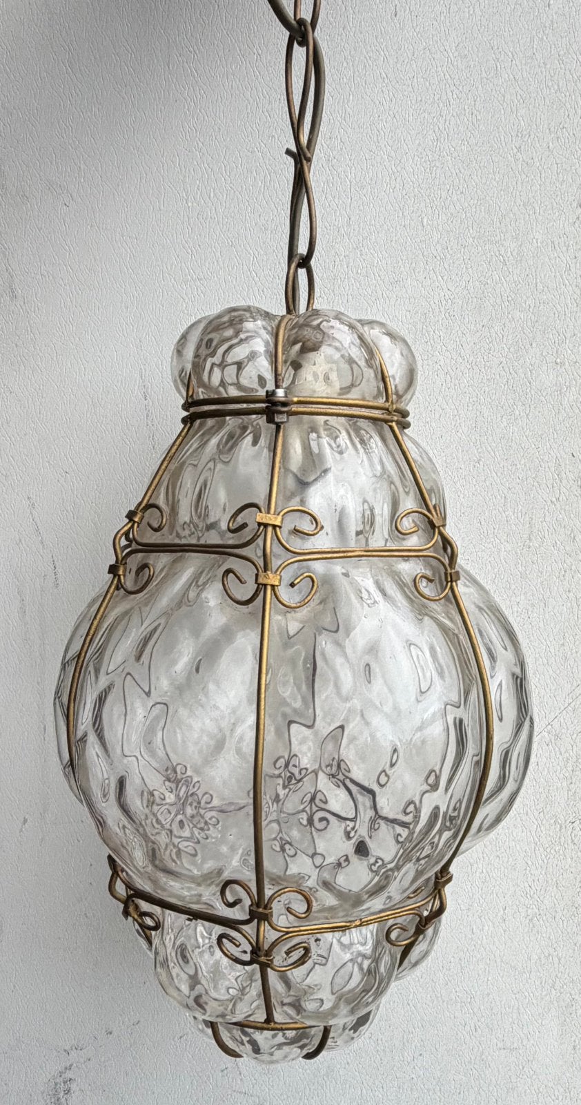 Glazen hanglamp / lantaarn met sierlijk metalen frame, Ophalen, Gebruikt