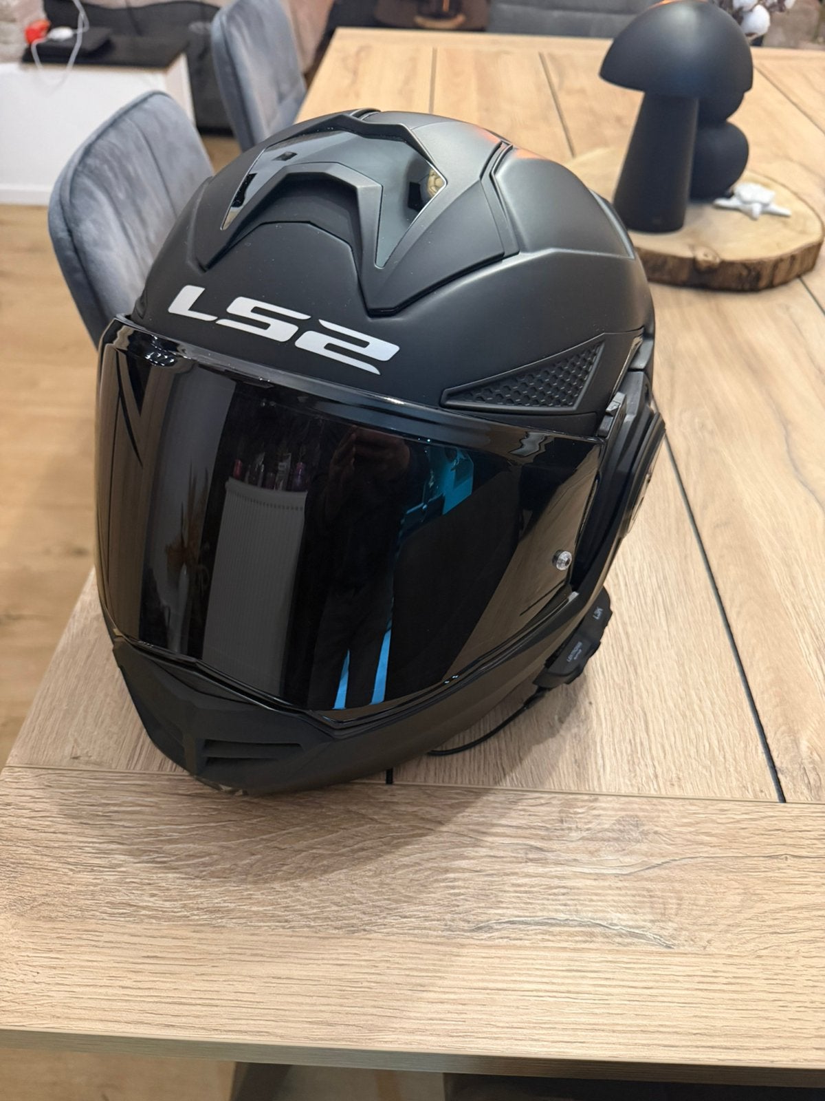 Casque, Enlèvement, L