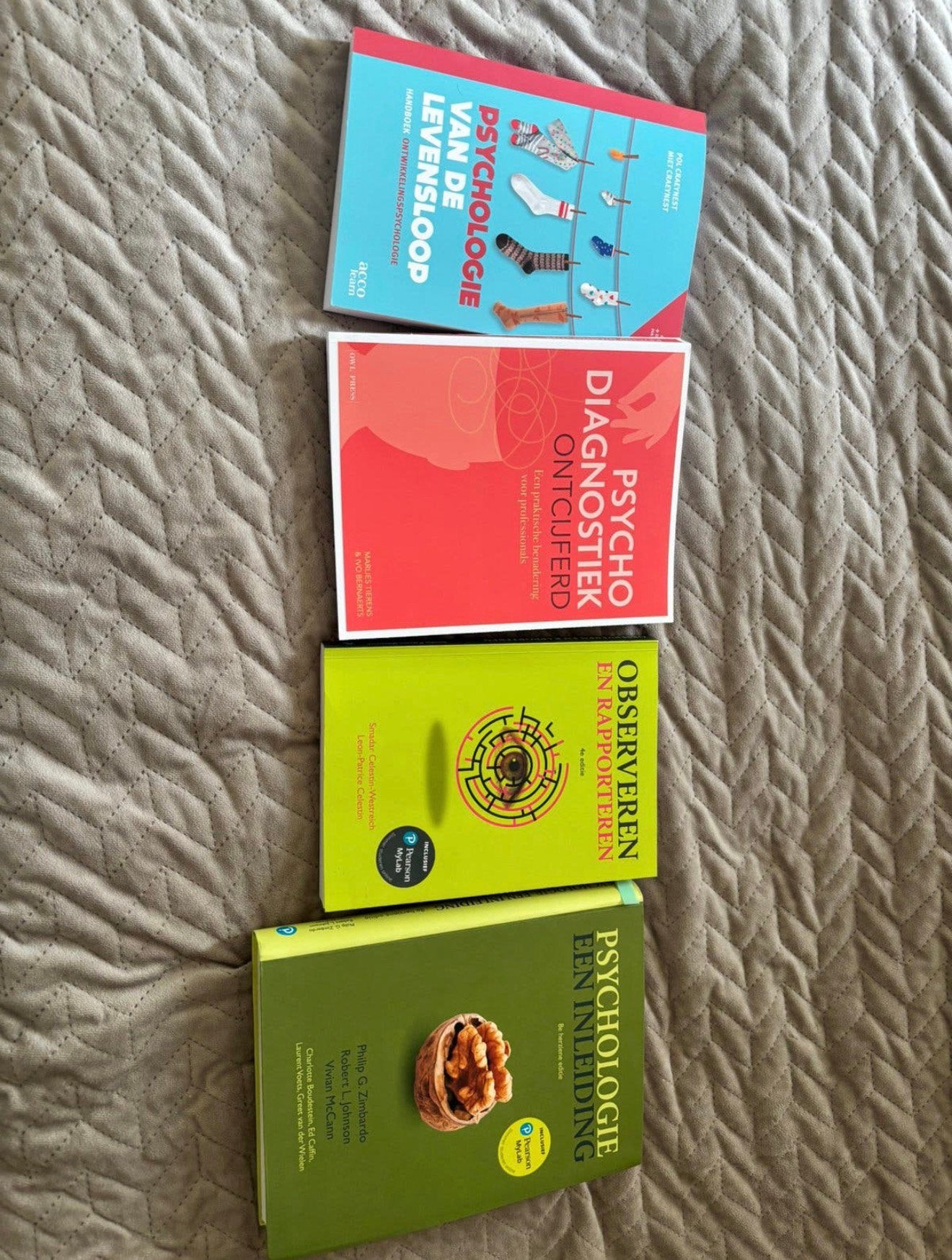 MOET WEG Toegepaste psychologie boeken eerste jaar, Boeken, Ophalen, Zo goed als nieuw