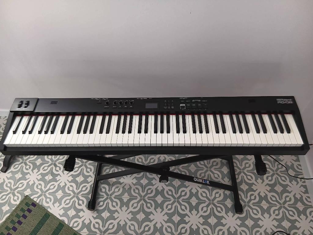 Roland rd 08, Neuf, 88 touches, Sensitif, Roland