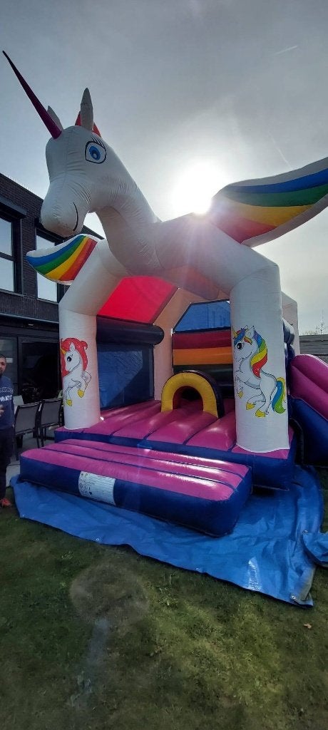 LOCATION: Château gonflable Licorne, Enlèvement, Neuf