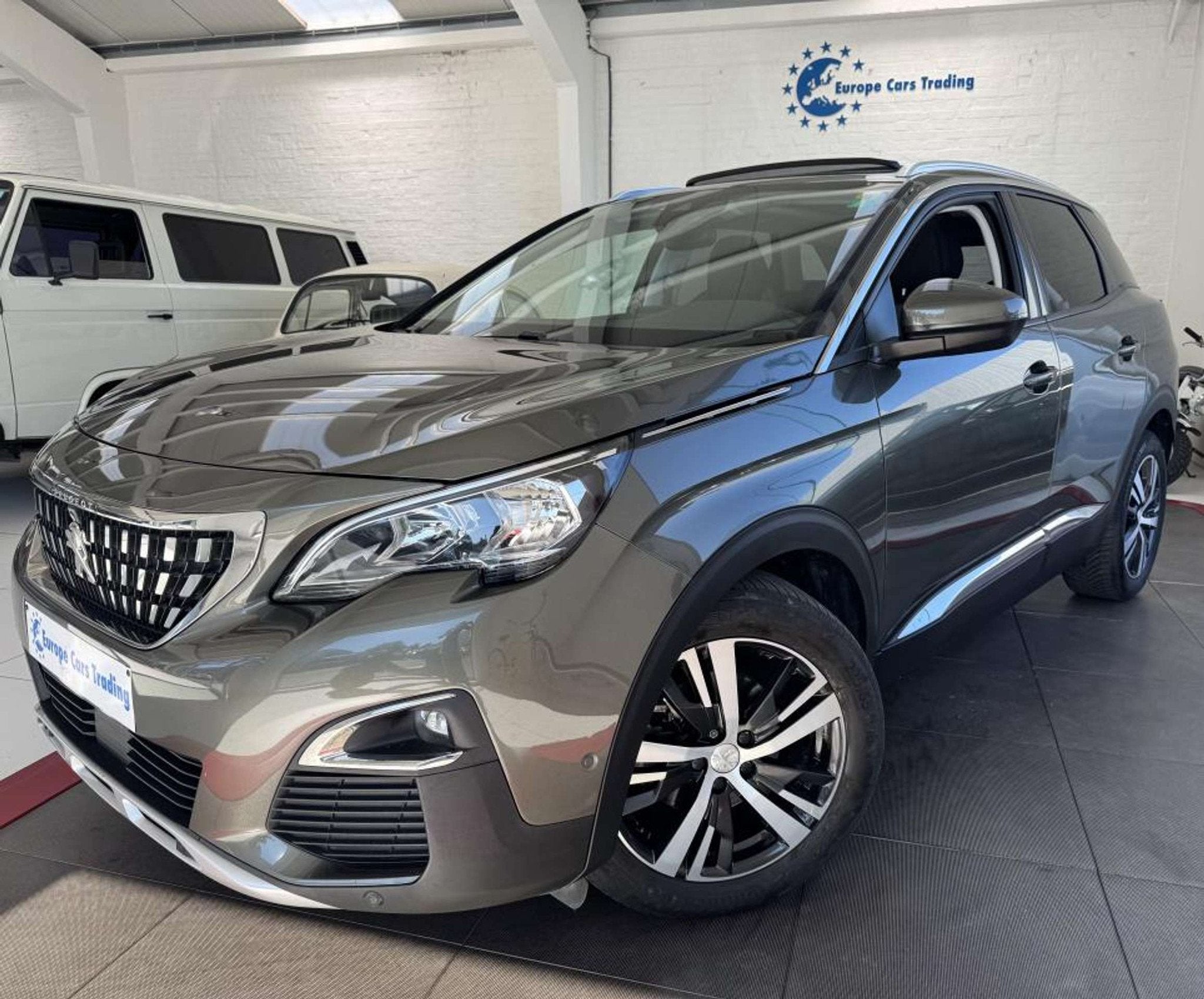 Peugeot 3008 ALLURE 130CH T.O PANO CARPLAY CAMÉRA GAR 12M, Auto's, Gebruikt, 131 pk, SUV of Terreinwagen, Zilver of Grijs