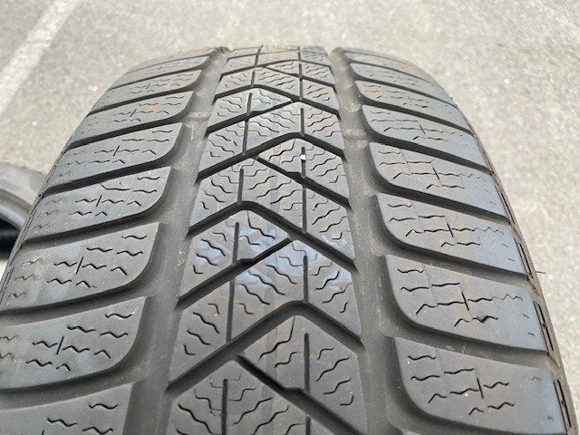 Pirelli Sottozero 3 AO - 225/50/ZR18 - 99 H M+S, Autos : Pièces & Accessoires, Pneus hiver, Véhicule de tourisme, Enlèvement, Utilisé