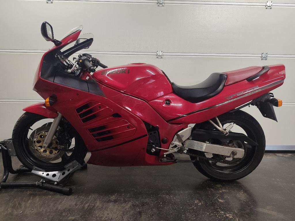 Suzuki RF600R, Motos