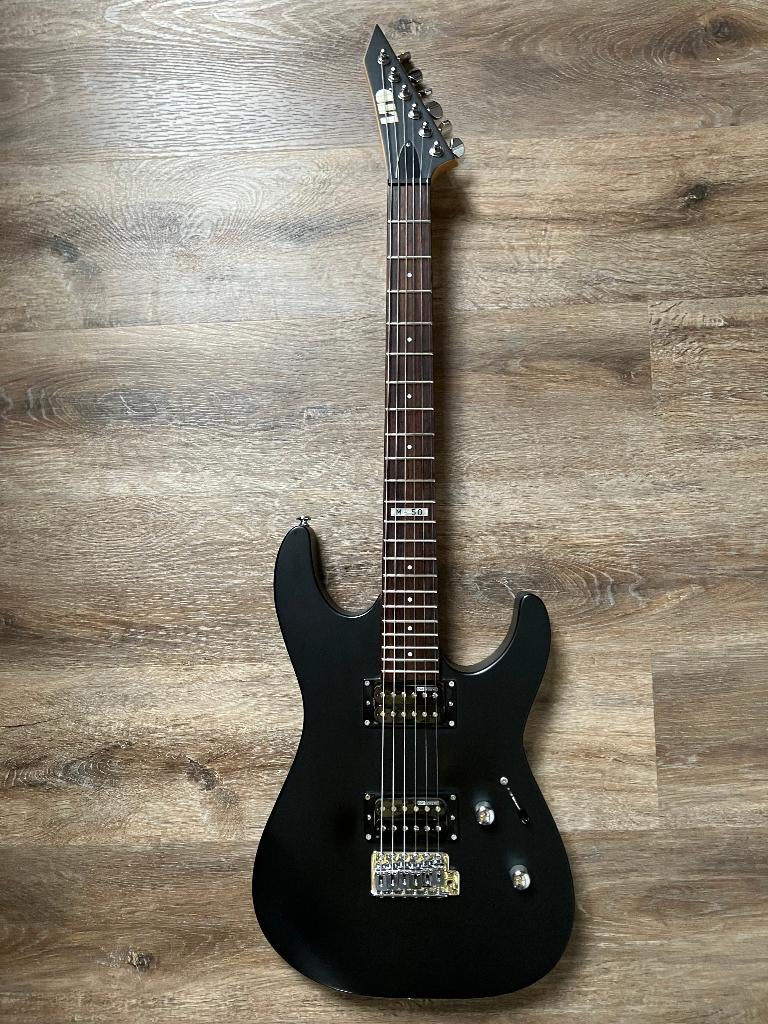 ESP Ltd M-50 Guitar Black Satin - 2015, Musique & Instruments, Instruments à corde | Guitares | Électriques, Utilisé, Solid body