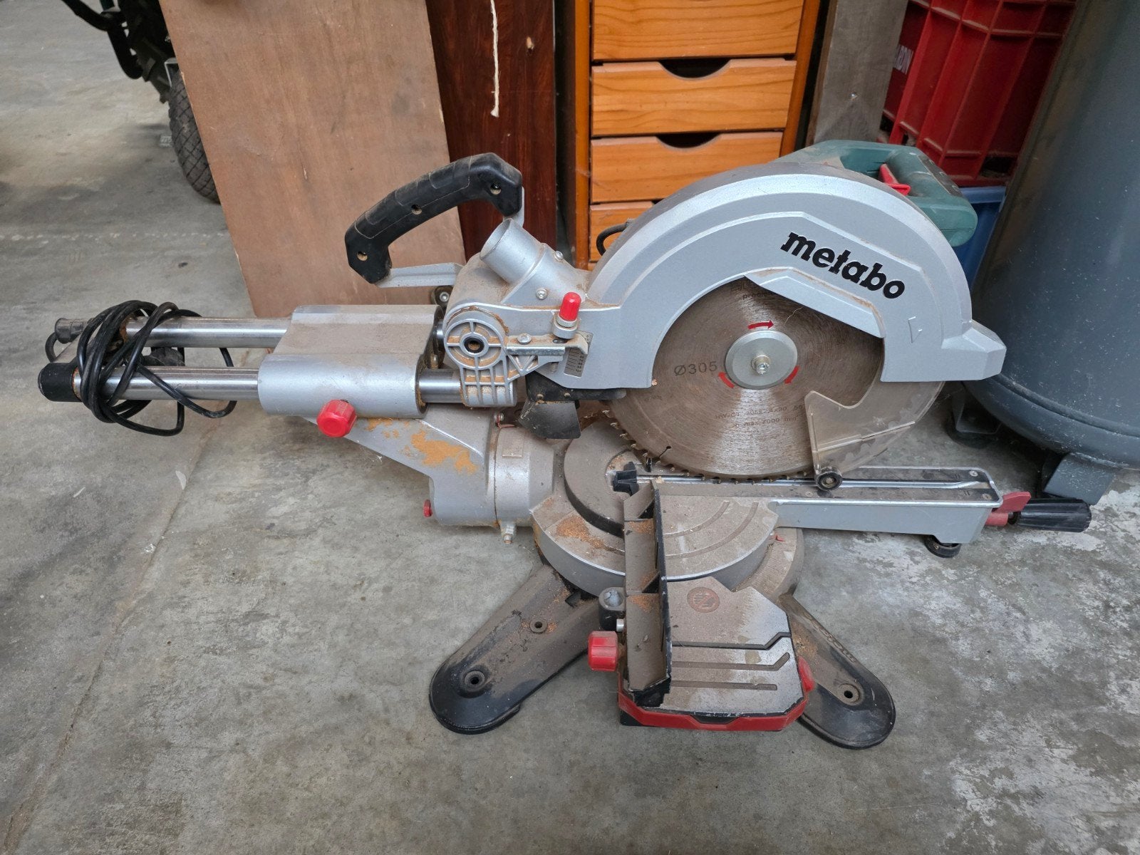 🔧 TE HUUR – METABO AFKORTZAAG Ø305 MM, Bricolage & Construction, Outillage | Scies mécaniques, Enlèvement ou Envoi, Scie à onglet