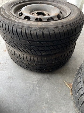 2 + 2 pneus neige 175/65R14 UNI & Tyfoon sur jante acier, Autos : Pièces & Accessoires, 14 pouces, Pneus et Jantes, Pneus hiver