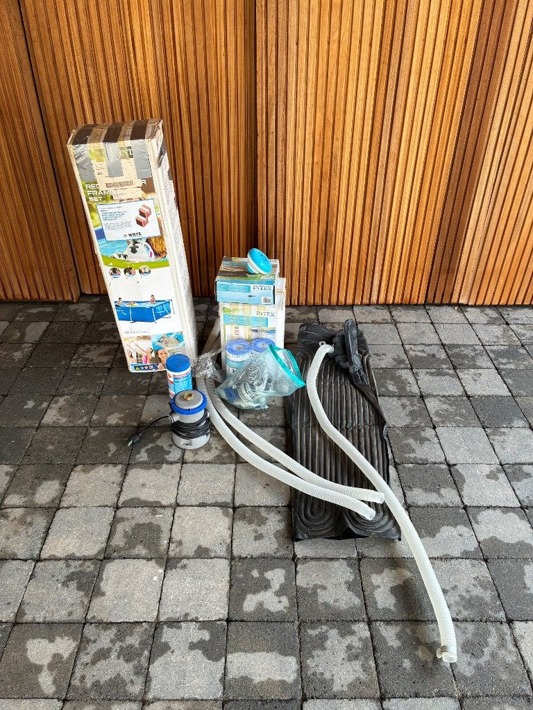 Intex zwembad + afdekzeil + toebehoren, Ophalen, Gebruikt, Opzetzwembad, 200 tot 400 cm
