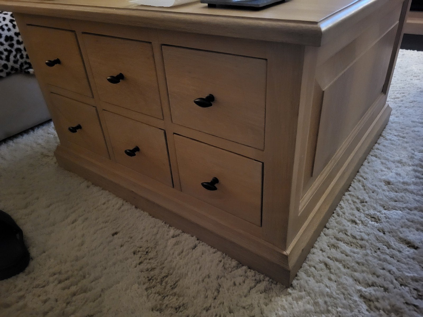 Eiken salontafel, Enlèvement