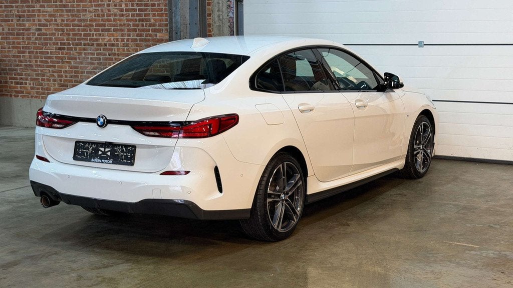 BMW 218 iA Gran Coupe Automaat M Sportpakket 2024 Garantie, Auto's, BMW, Automaat, Gebruikt, 1905 kg, Wit