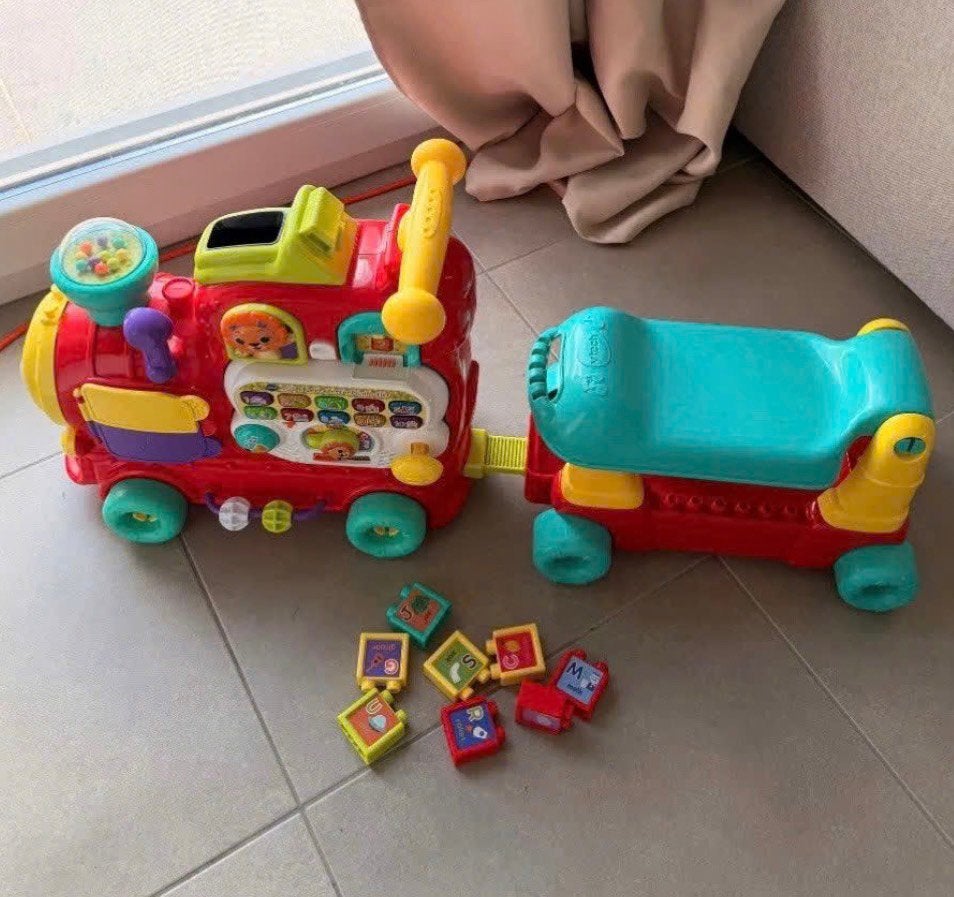 VTech Letterlocomotief trein met aanhangwagen + blokjes, Kinderen en Baby's, Ophalen, Zo goed als nieuw