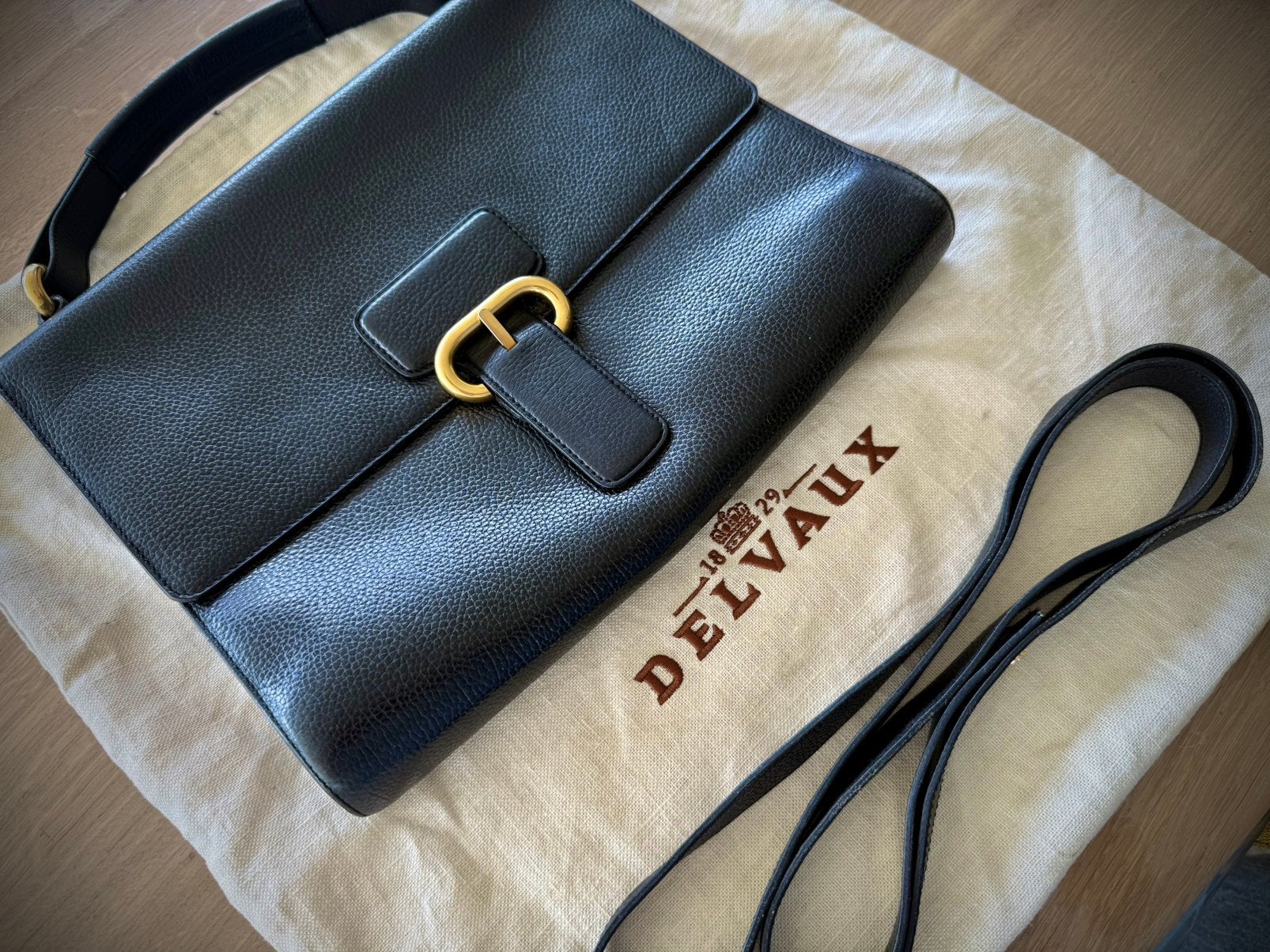 DELVAUX Bruxelles Vintage Authentique Cuir Noir etat, Bijoux, Sacs & Beauté, Sacs | Sacs Femme, Enlèvement ou Envoi, Comme neuf