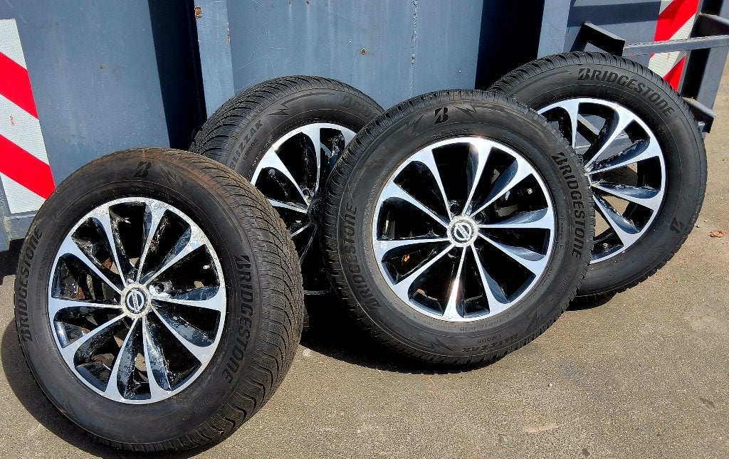 Jantes Nissan X-Trail avec pneus hiver 225/65-17, Pneus et Jantes, Pneus hiver, 17 pouces, Enlèvement