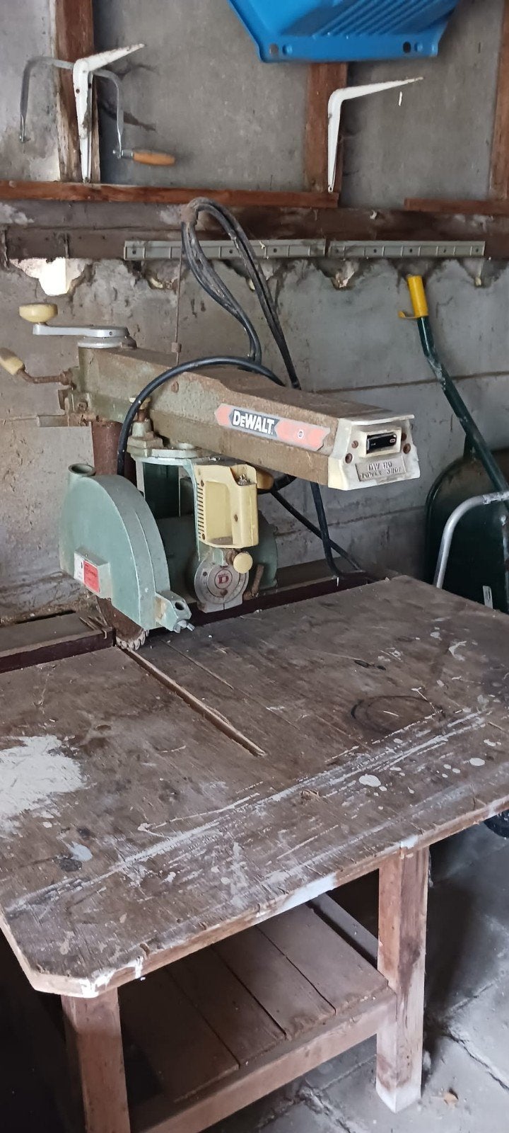 Dewalt zaagmachine, Ophalen
