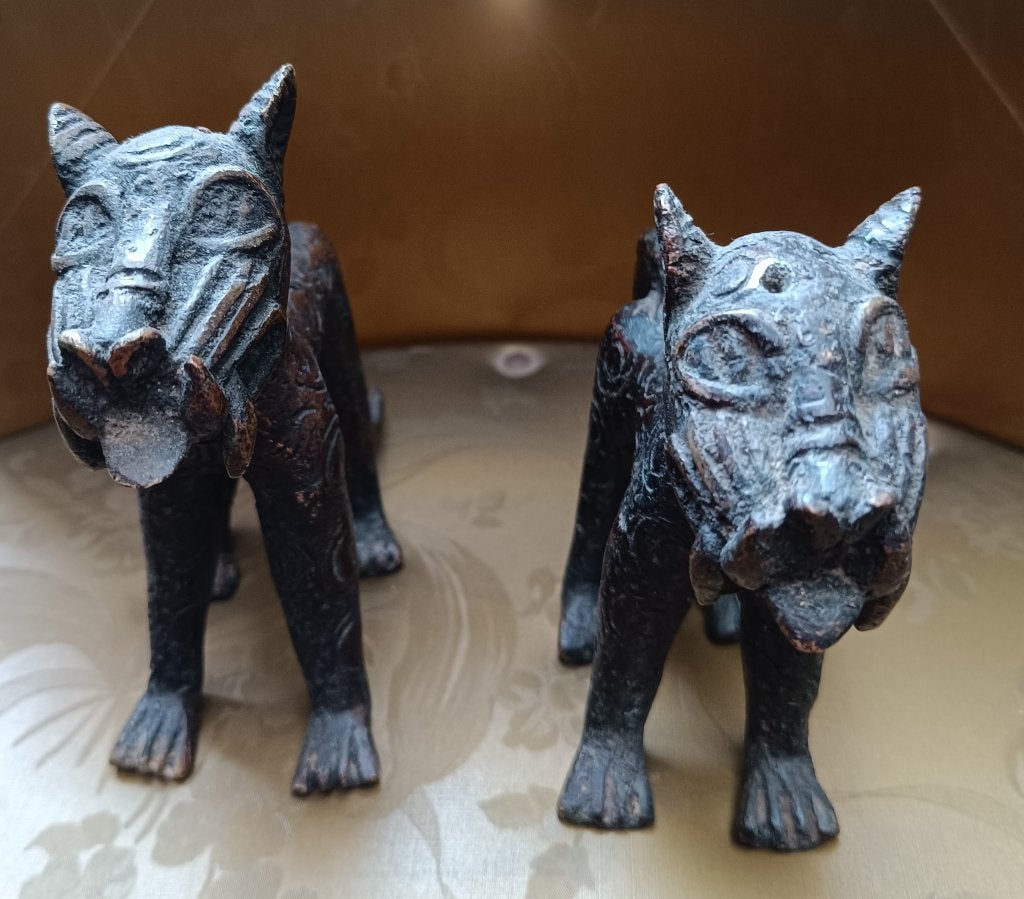 Koppel bronzen Afrikaanse luipaardjes van Benin te koop., Enlèvement ou Envoi, Bronze