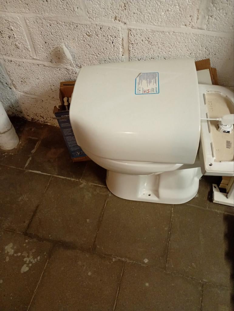 Nouvelle toilette sur pied (non utilisée), Bricolage & Construction, Enlèvement ou Envoi