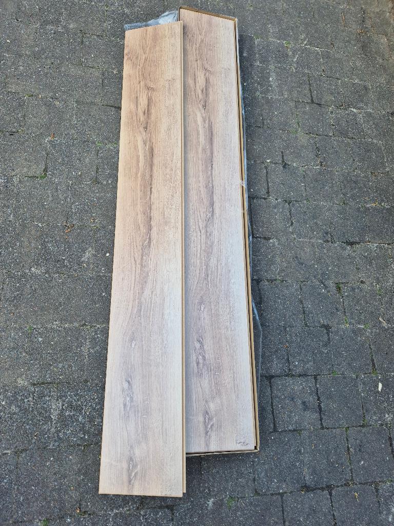 Laminaat (houtstructuur) incl. plinten – 21m2 – 16,5 eur/m2, Huis en Inrichting, Stoffering | Vloerbedekking, Ophalen, Bruin, Nieuw