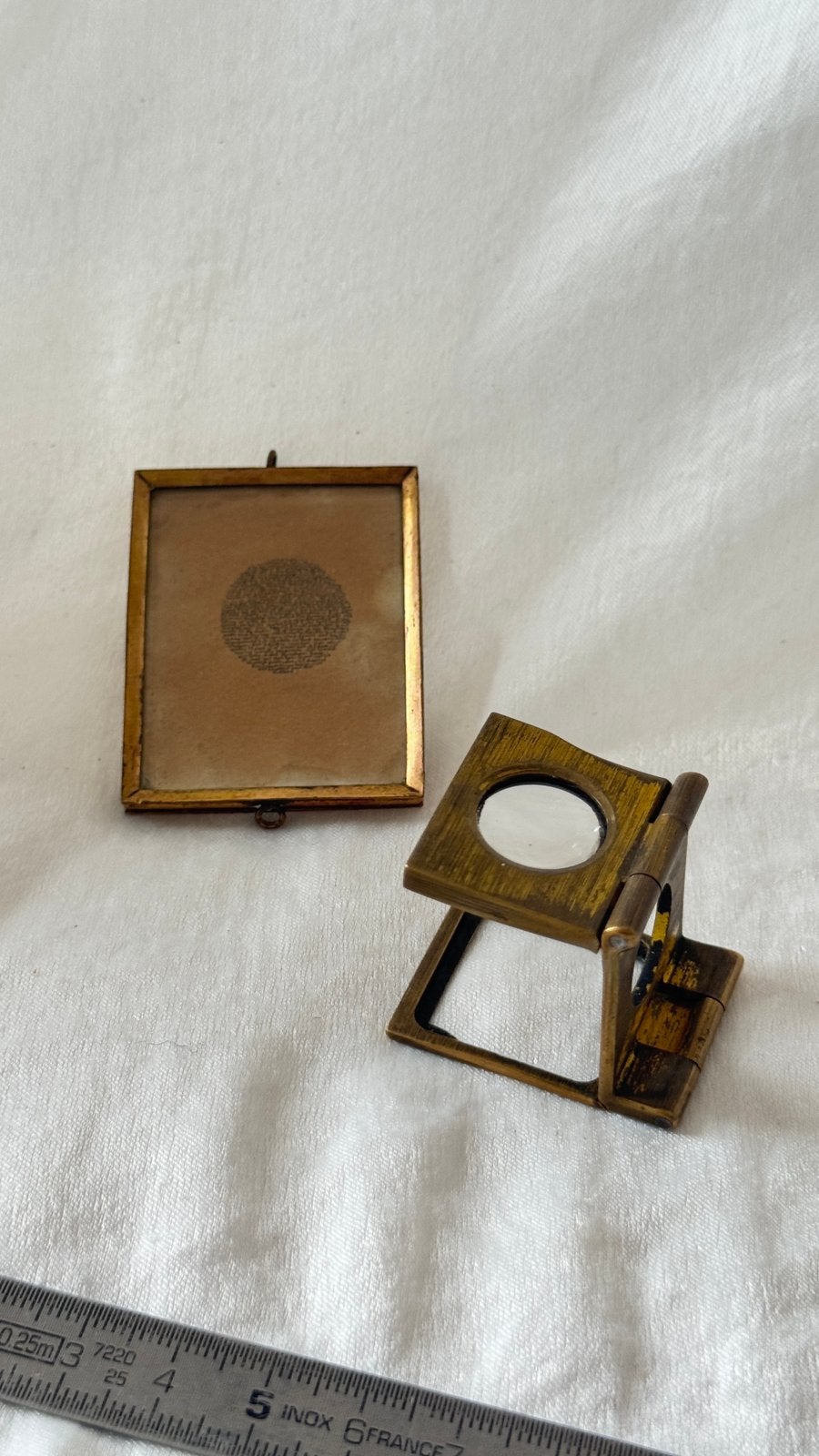 Curiosité Tableau ecrit mignature et sa loupe d imprimeur, Divers, Enlèvement ou Envoi, Utilisé