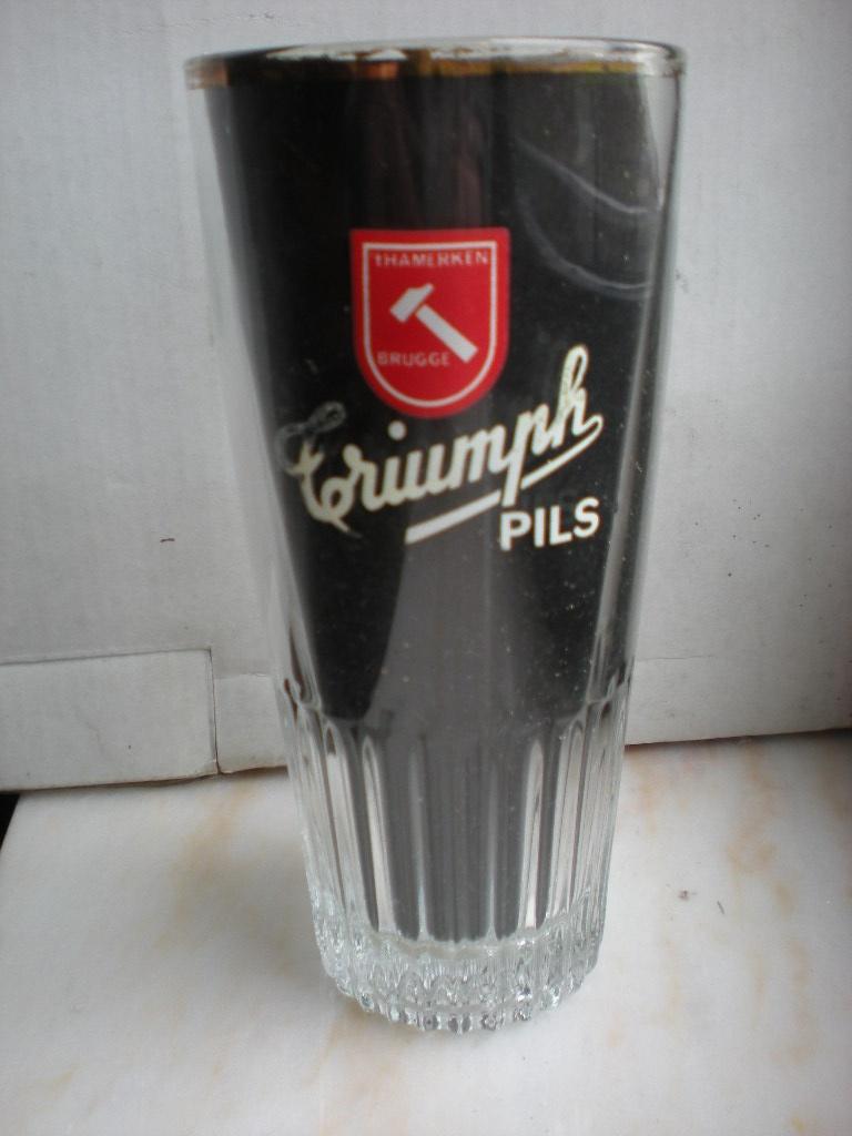Triumph Pils 25 cl, Verzamelen, Biermerken, Ophalen of Verzenden, Zo goed als nieuw, Glas of Glazen