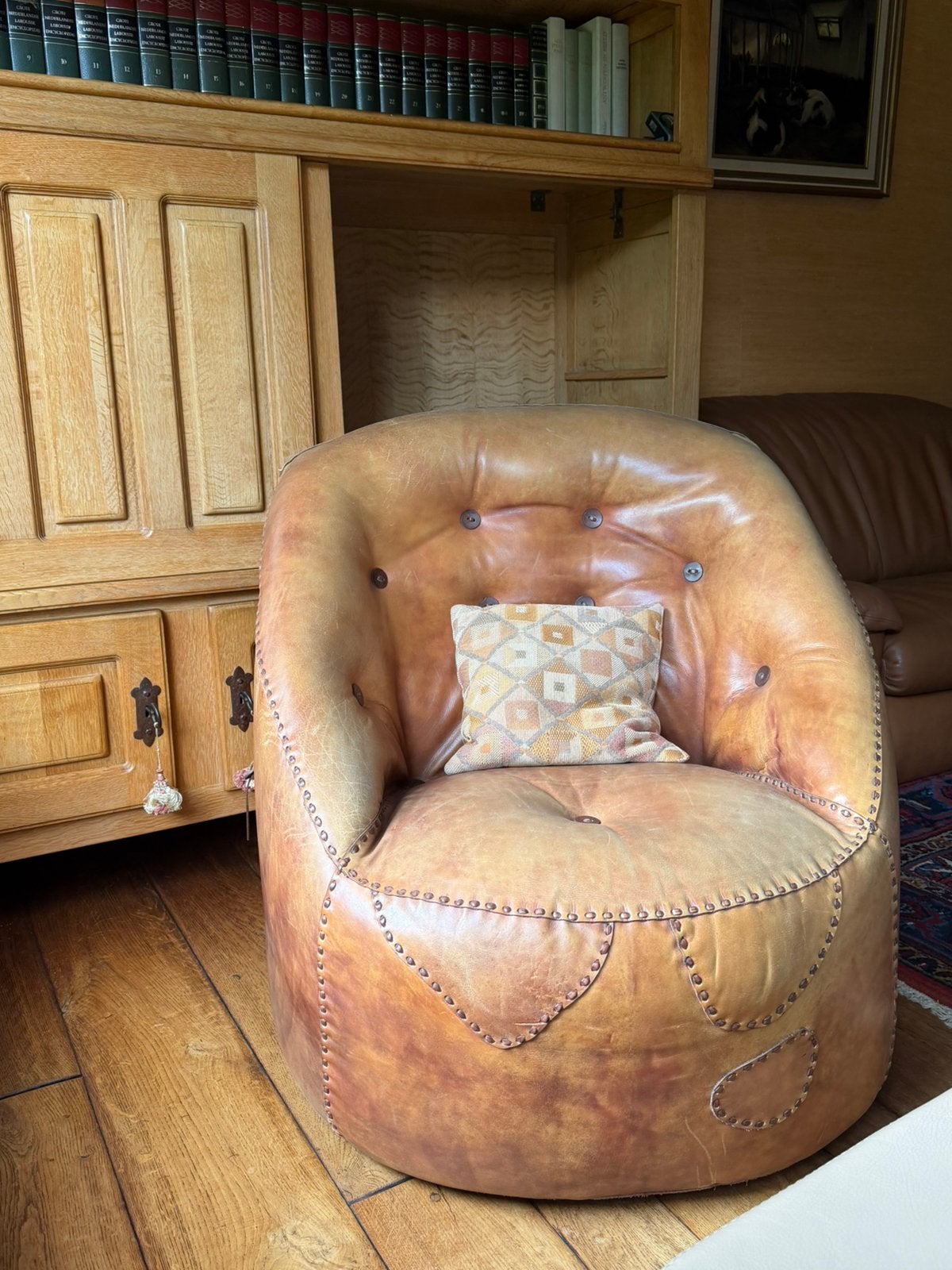 2 x beige leren poef / fauteuil, Ophalen, Zo goed als nieuw, Leer