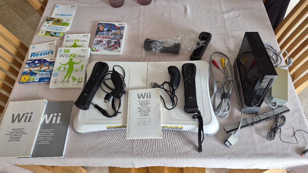 Sony Wii avec Balance Board et 4 jeux (Sports, Fit, Winter), Consoles de jeu & Jeux vidéo, Enlèvement ou Envoi, 2 joueurs, Un ordinateur
