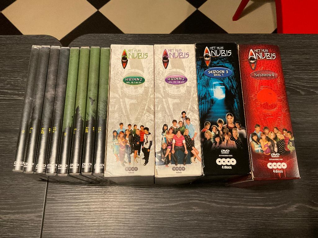 Studio 100 dvd’s Het Huis Anubis seizoen 1 2 3 (deel 1) en 4, Ophalen of Verzenden, Gebruikt
