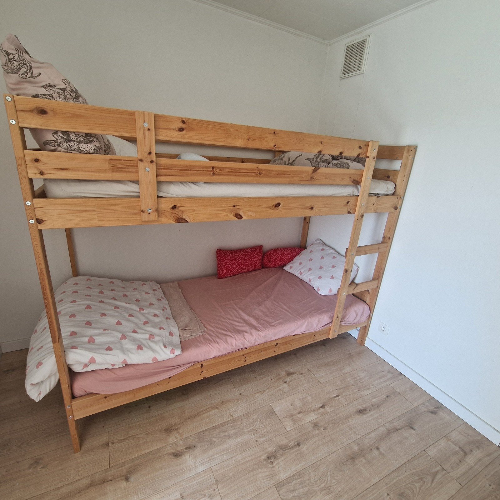 Stevig houten stapelbed – ideaal voor kinder- of logeerkamer, Ophalen, Stapelbed