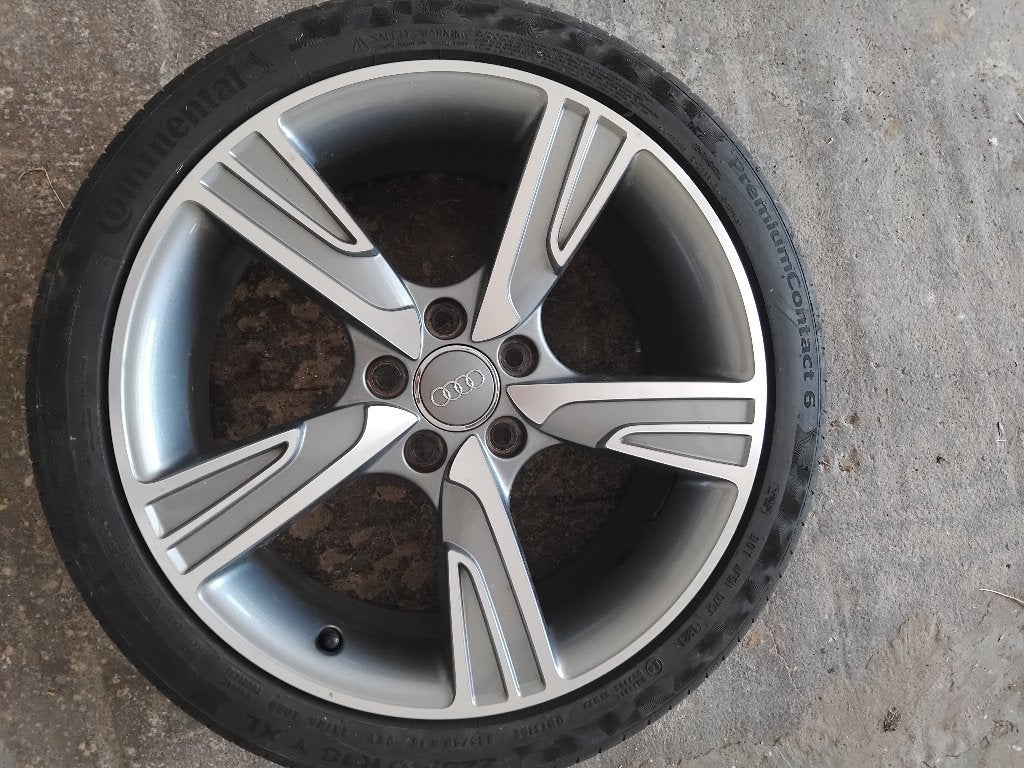 4 jantes AUDI avec pneus 225/40 R 18, Enlèvement, 18 pouces, Pneu(s)