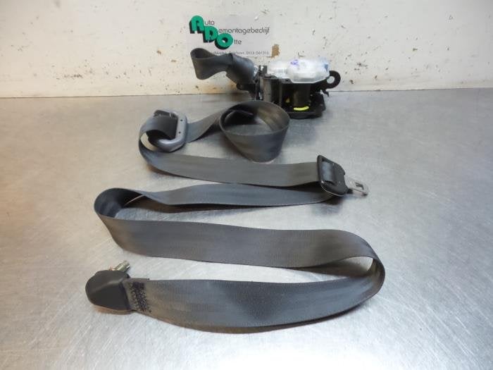 Veiligheidsgordel rechts-voor van een Toyota Carina (Carina, Auto-onderdelen, Gebruikt, -, -, Ophalen of Verzenden
