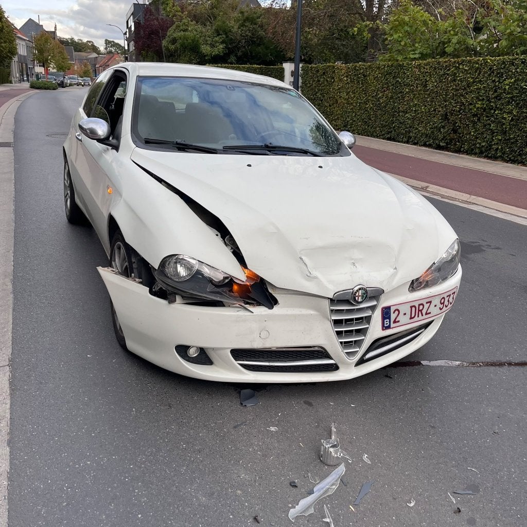 Alfa romeo 147 ongevalwagen, Auto's, Voorwielaandrijving, Zwart, 4 cilinders, 1600 cc